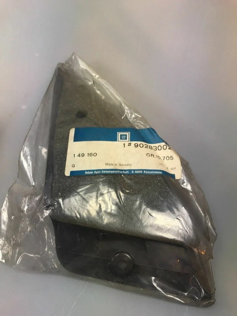 Original GM Opel Omega A Spiegelecke innen NEU - General Motors