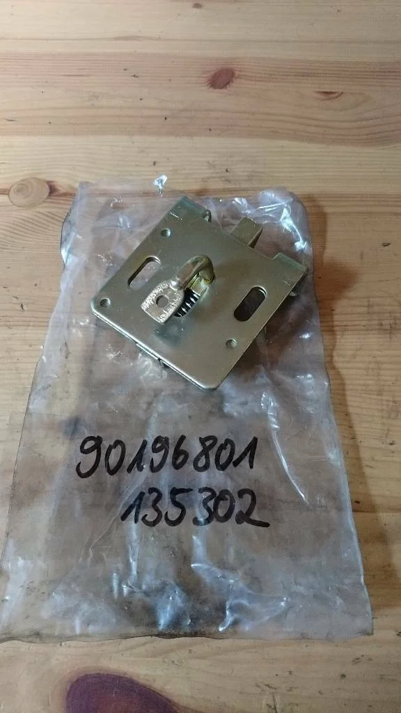 Kadett E Riegel Rückwand Tür links neu original GM - General Motors