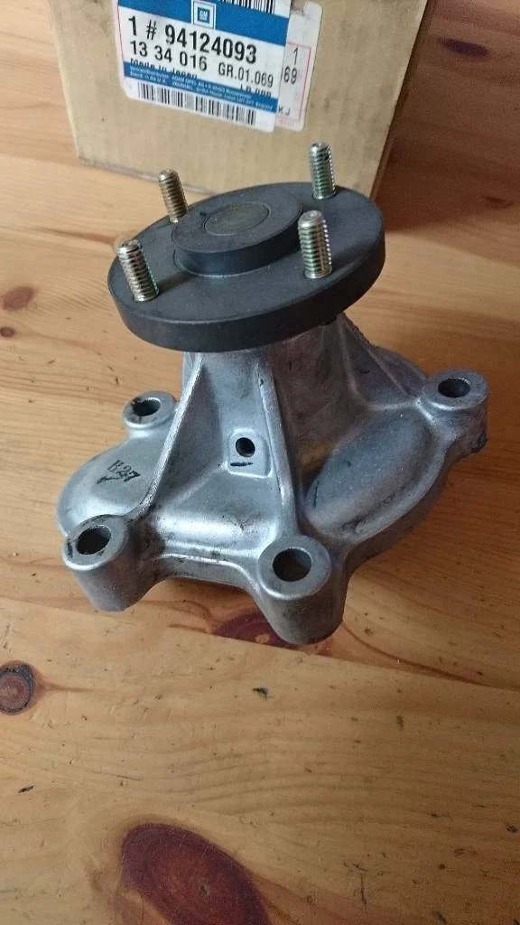 Corsa a Kadett e Wasserpumpe neu original gm - General Motors