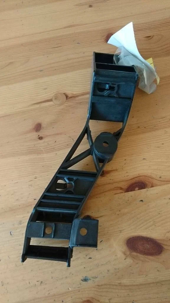Omega A Stoßstange hinten Gleitstück links neu original GM - General Motors